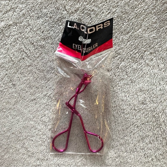 L.A. Colors Vibrant Pink Eyelash Curler - Picture 1 of 9
